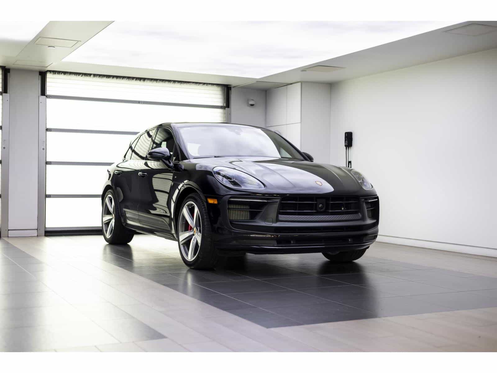 2024 Porsche Macan Gts GTS - Image 1