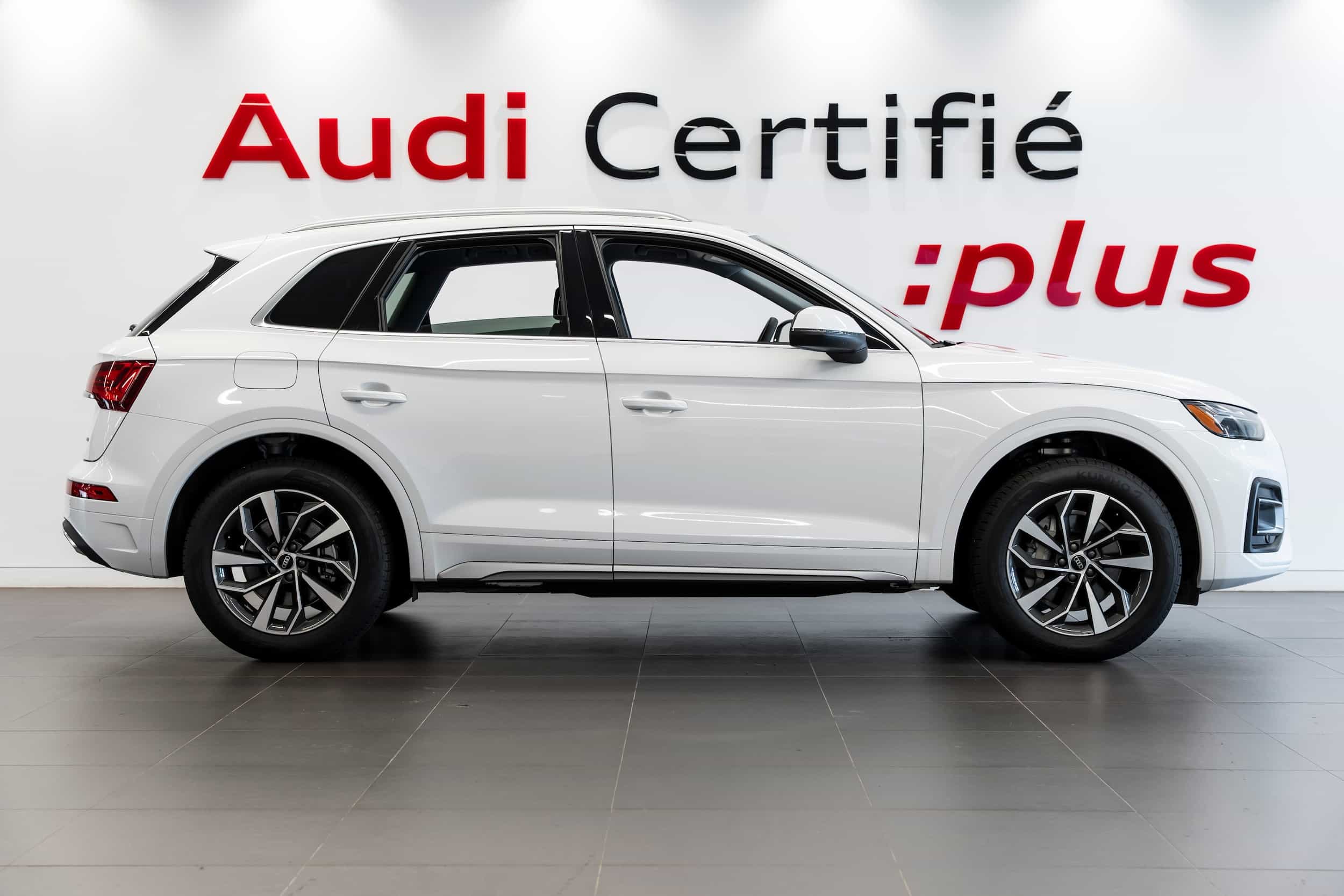 2025 Audi Q5 40 - Image 3