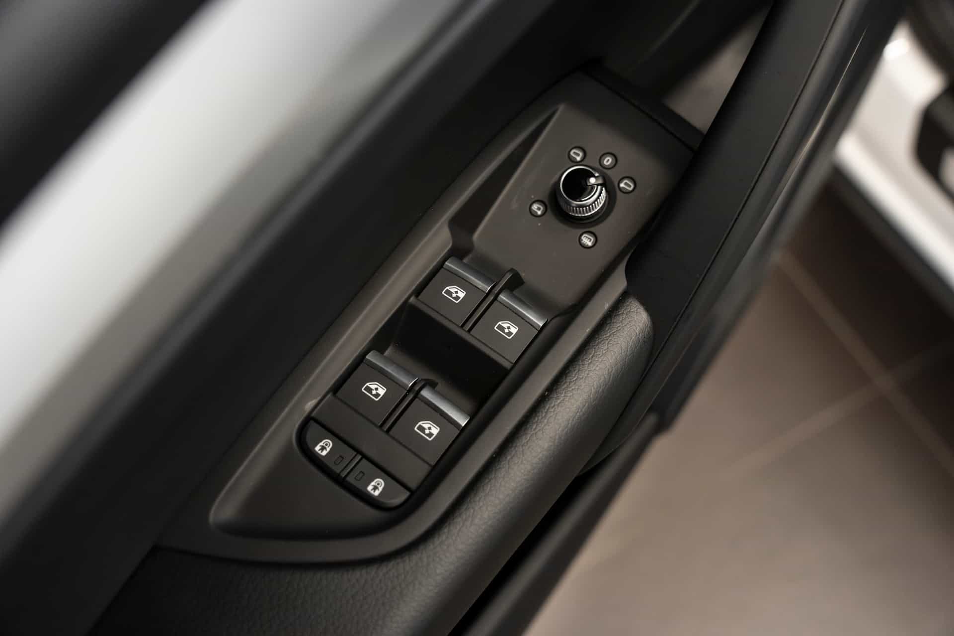 2025 Audi Q5 40 - Image 27