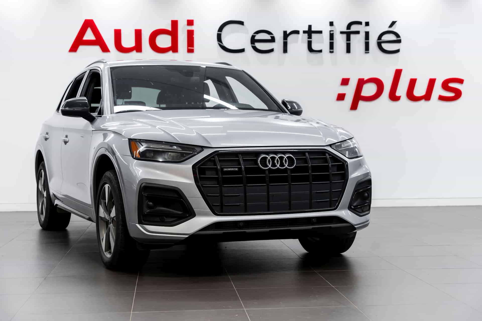 2023 Audi Q5 45 Komfort - Image 1