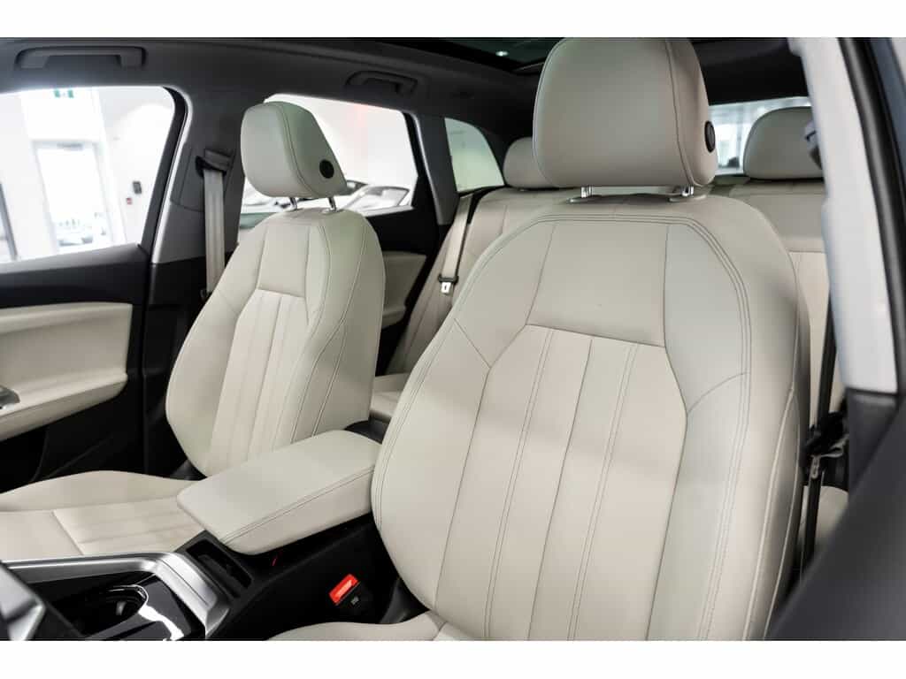 2025 Audi Q5 2.0T Progressiv - Image 12