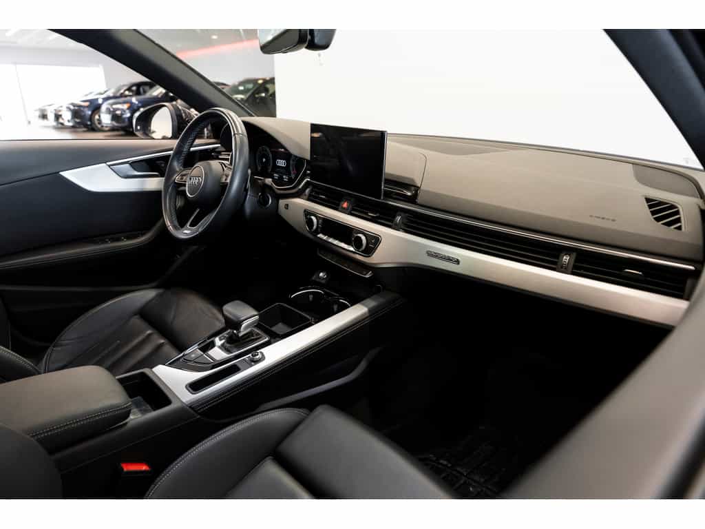2023 Audi A4 Progressiv 45 TFSI quattro Black Optics - Image 6