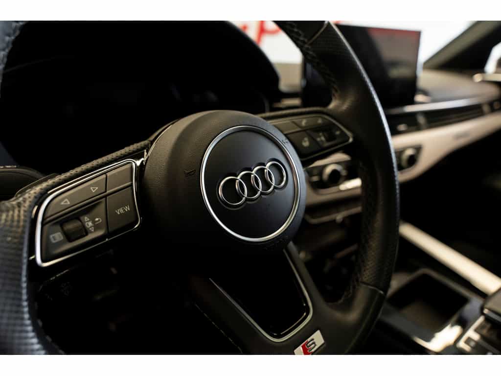 2023 Audi A4 Progressiv 45 TFSI quattro Black Optics - Image 11
