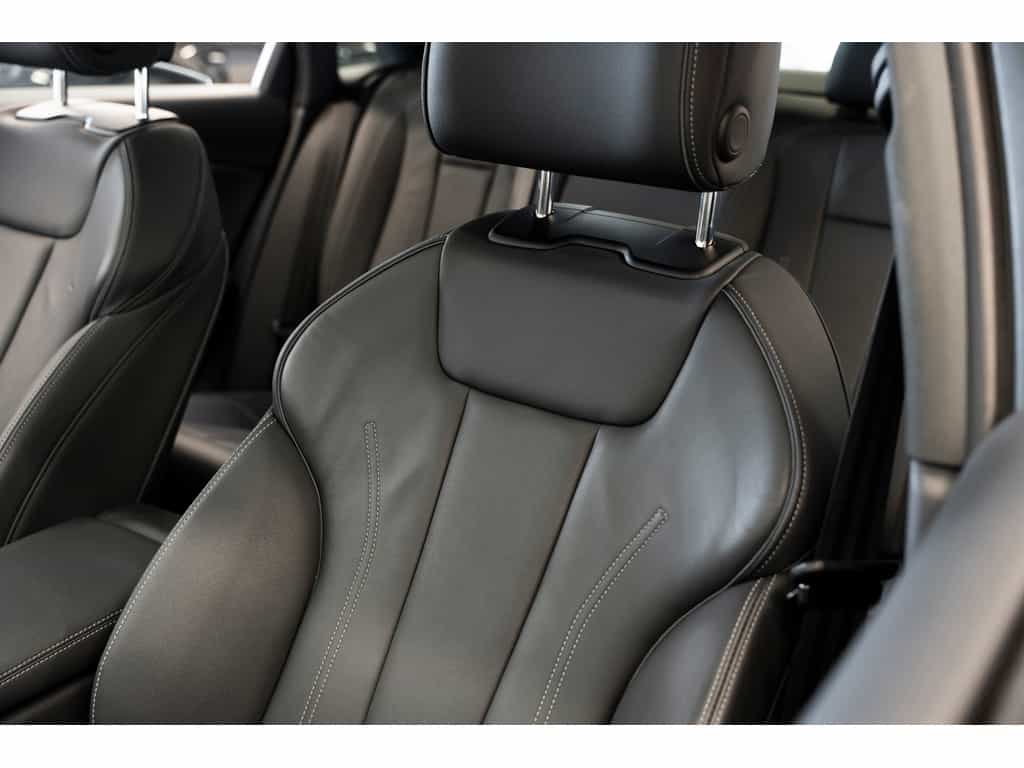 2023 Audi A4 Progressiv 45 TFSI quattro Black Optics - Image 14