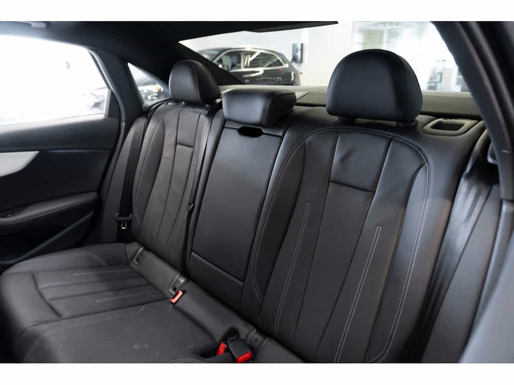 2023 Audi A4 Progressiv 45 TFSI quattro Black Optics - Image 15