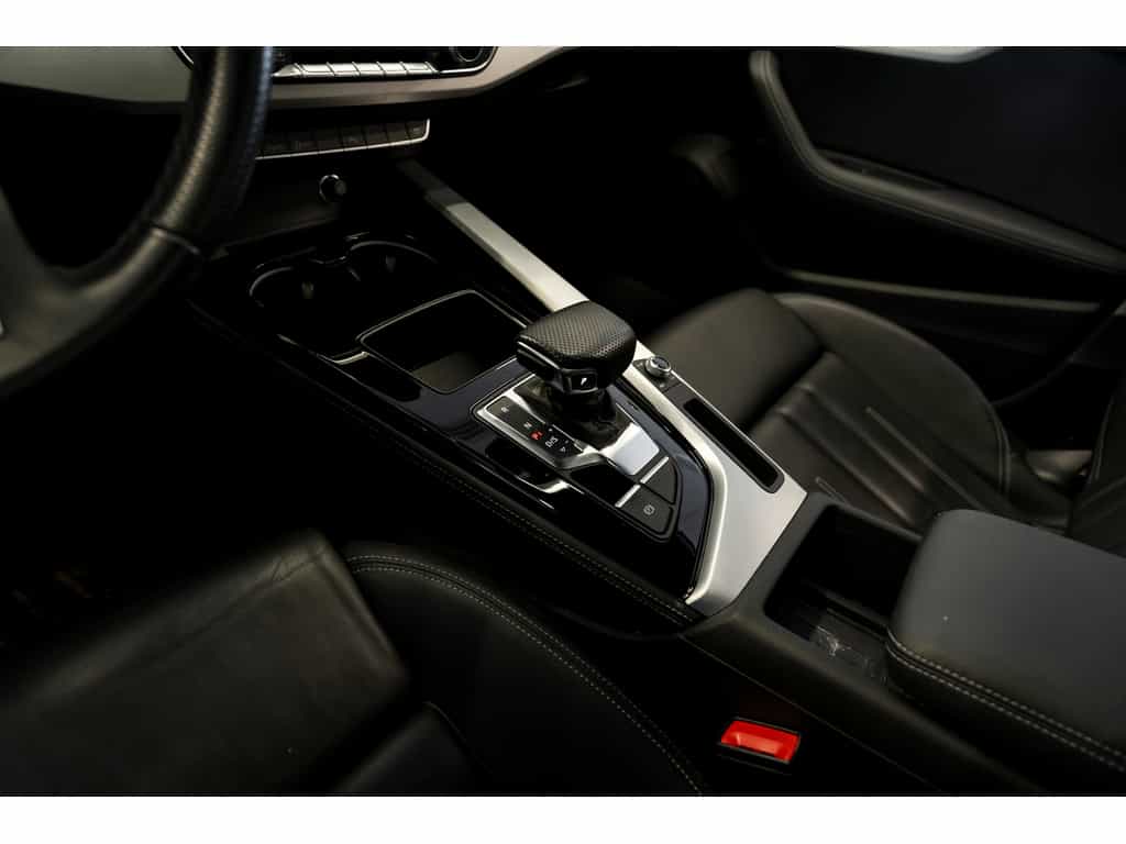 2023 Audi A4 Progressiv 45 TFSI quattro Black Optics - Image 16