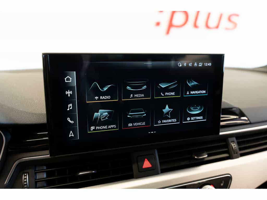 2023 Audi A4 Progressiv 45 TFSI quattro Black Optics - Image 18