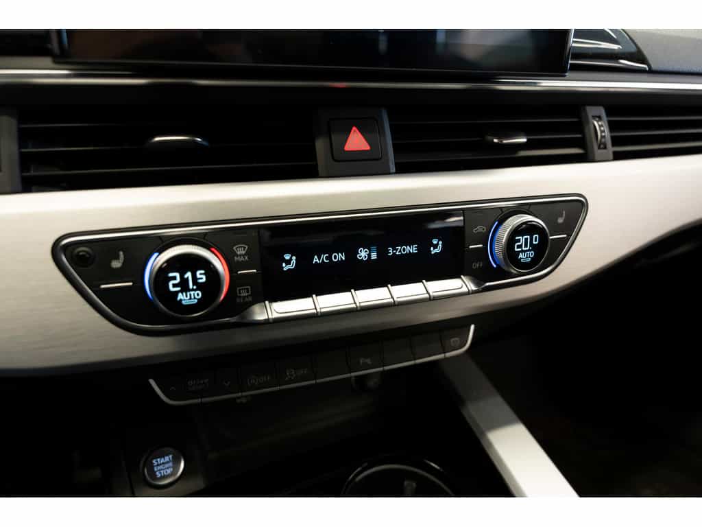 2023 Audi A4 Progressiv 45 TFSI quattro Black Optics - Image 19