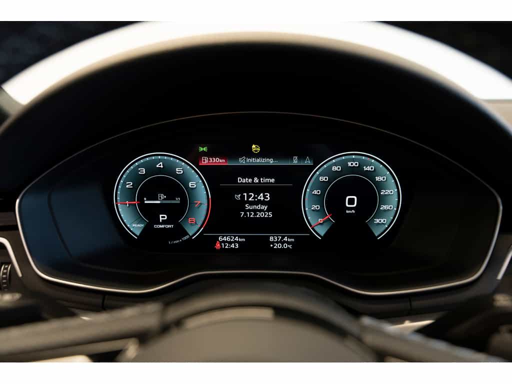 2023 Audi A4 Progressiv 45 TFSI quattro Black Optics - Image 20