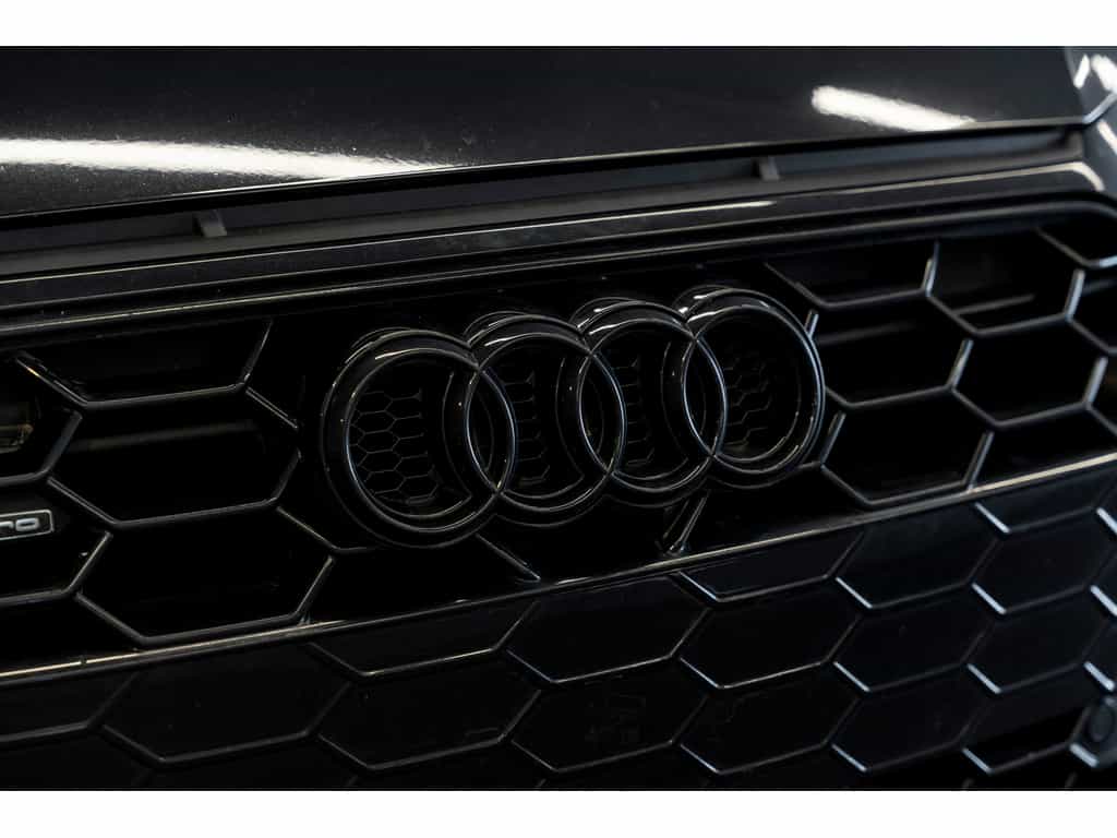 2023 Audi A4 Progressiv 45 TFSI quattro Black Optics - Image 23