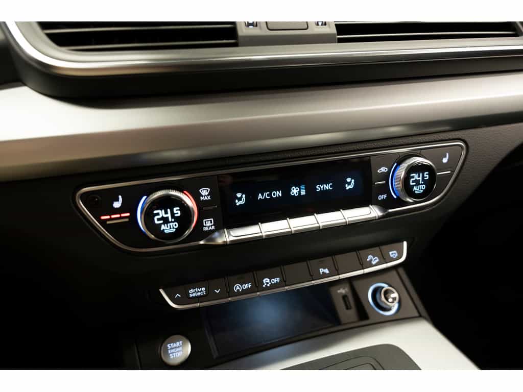 2020 Audi Q5 45 Komfort - Image 19