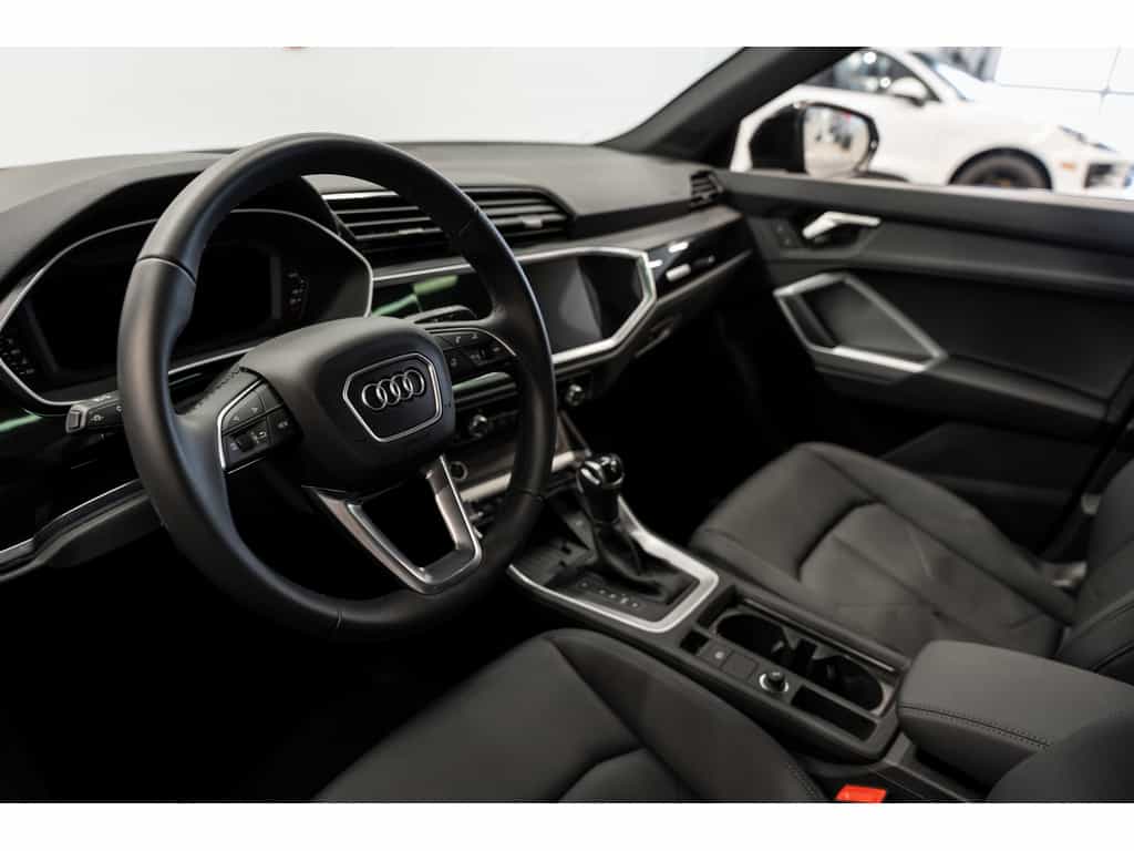 2025 Audi Q3 45 Komfort Vorsprung Toit Panoramique - Image 7