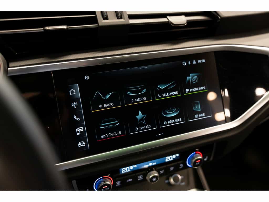 2025 Audi Q3 45 Komfort Vorsprung Toit Panoramique - Image 10