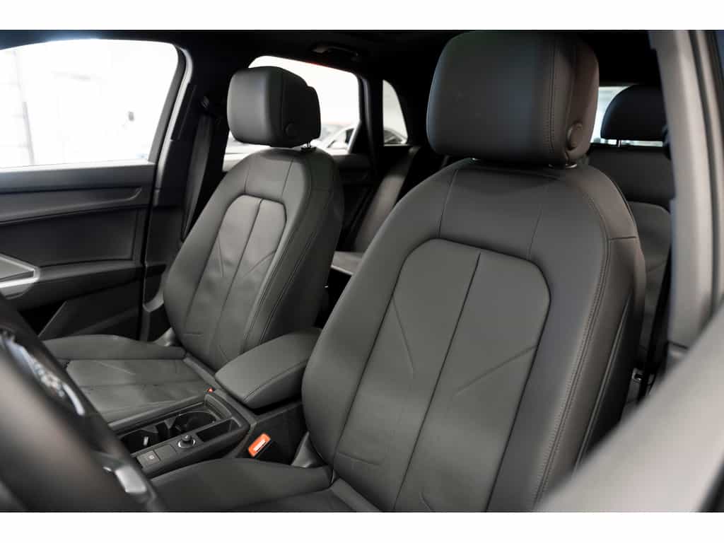 2025 Audi Q3 45 Komfort Vorsprung Toit Panoramique - Image 20