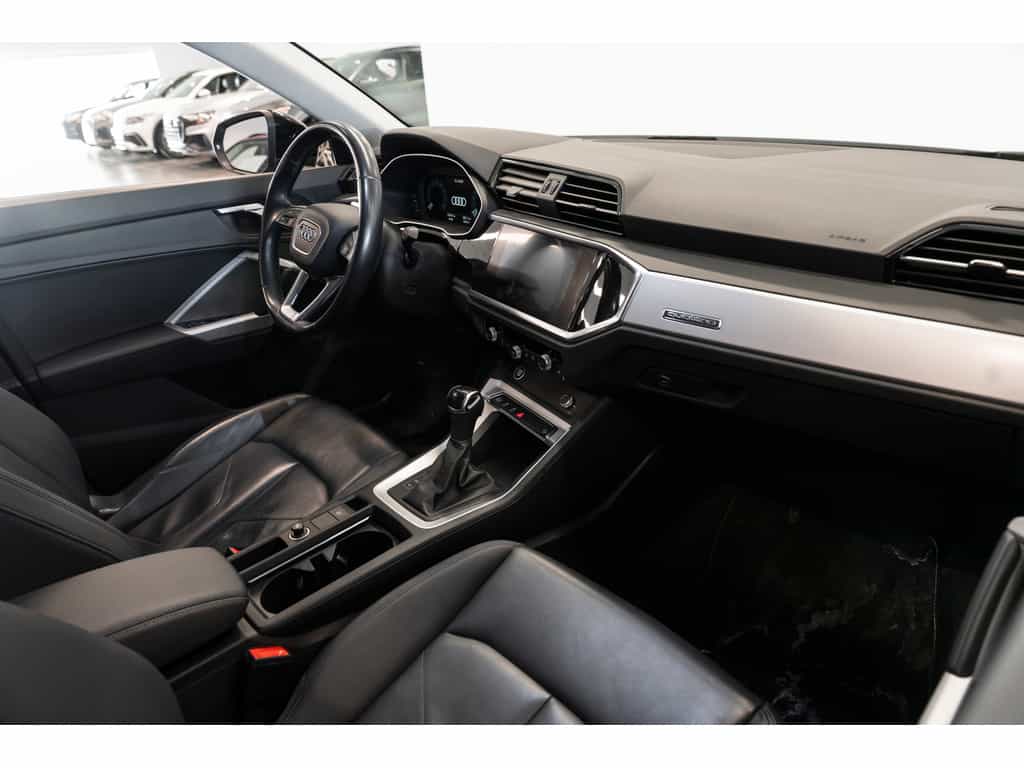 2022 Audi Q3 45 Komfort Quattro Toit panoramique - Image 6