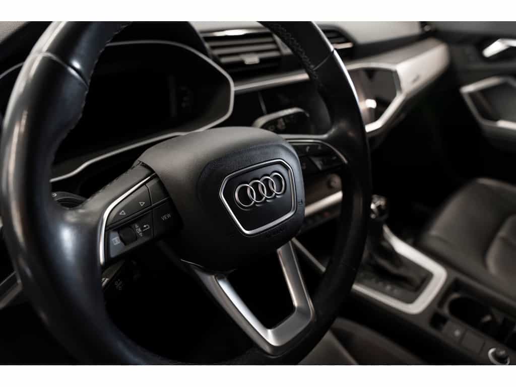 2022 Audi Q3 45 Komfort Quattro Toit panoramique - Image 11