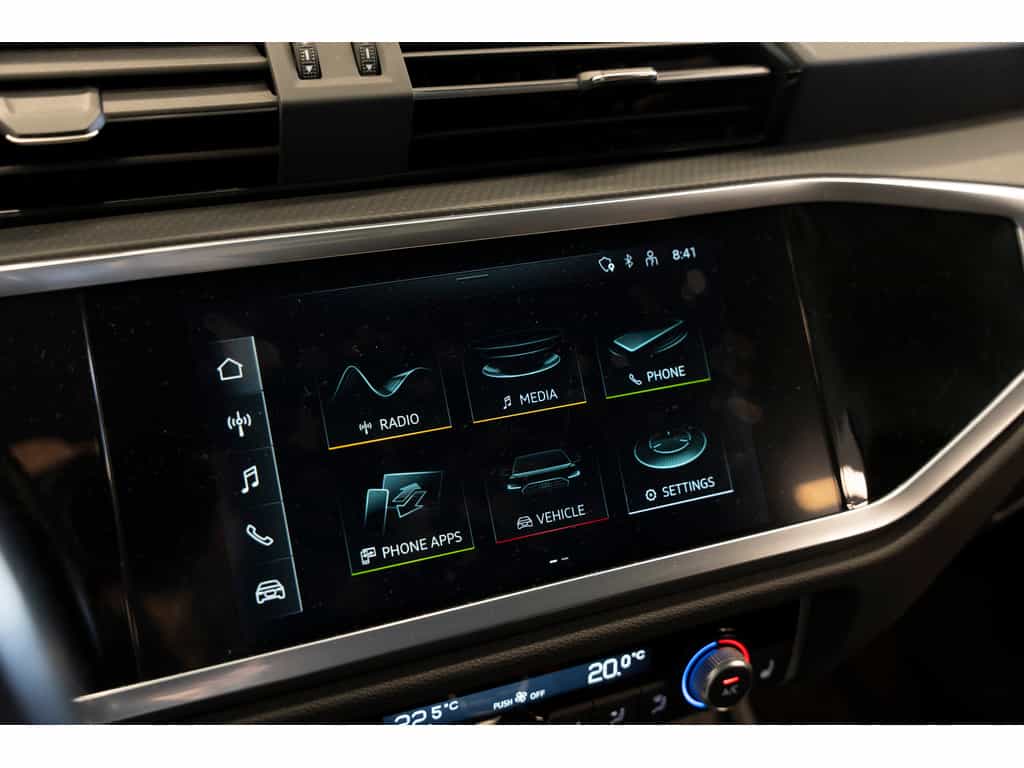 2022 Audi Q3 45 Komfort Quattro Toit panoramique - Image 18