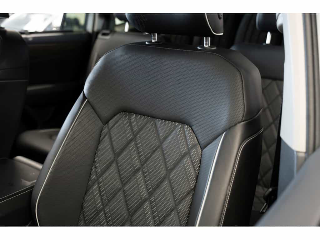 2025 Volkswagen Atlas Execline - Image 17