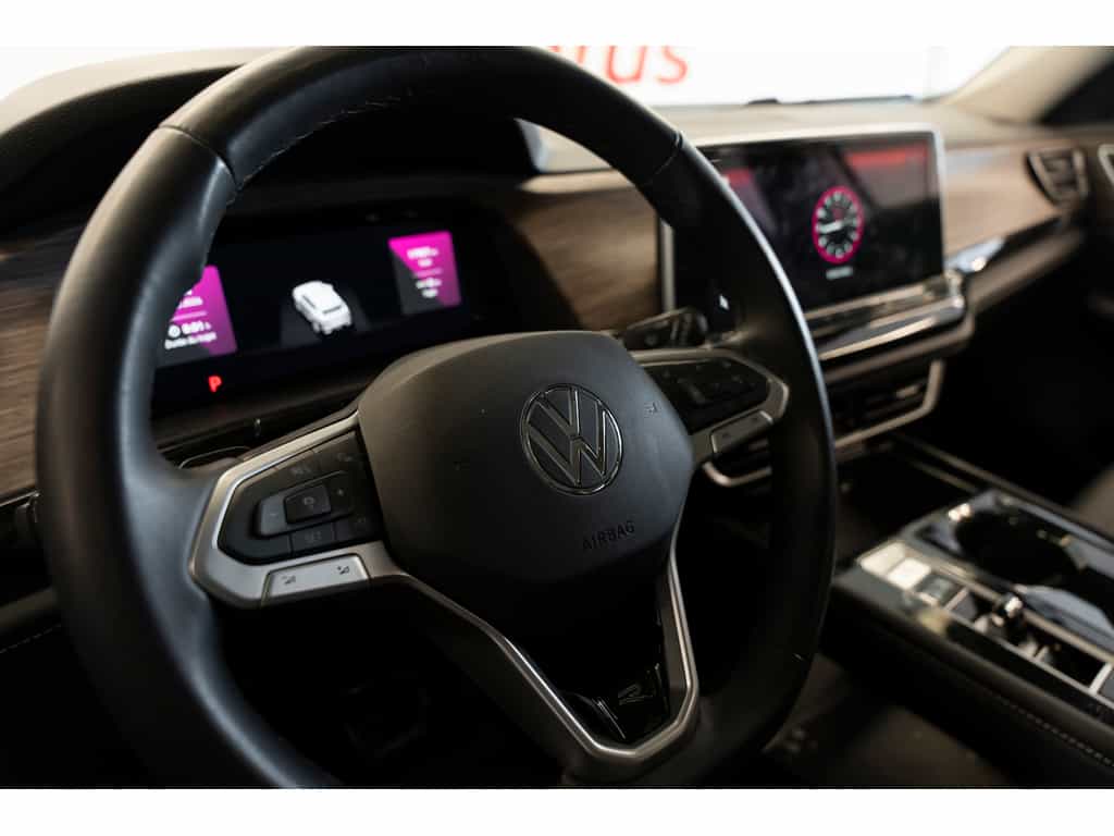2025 Volkswagen Atlas Execline - Image 18