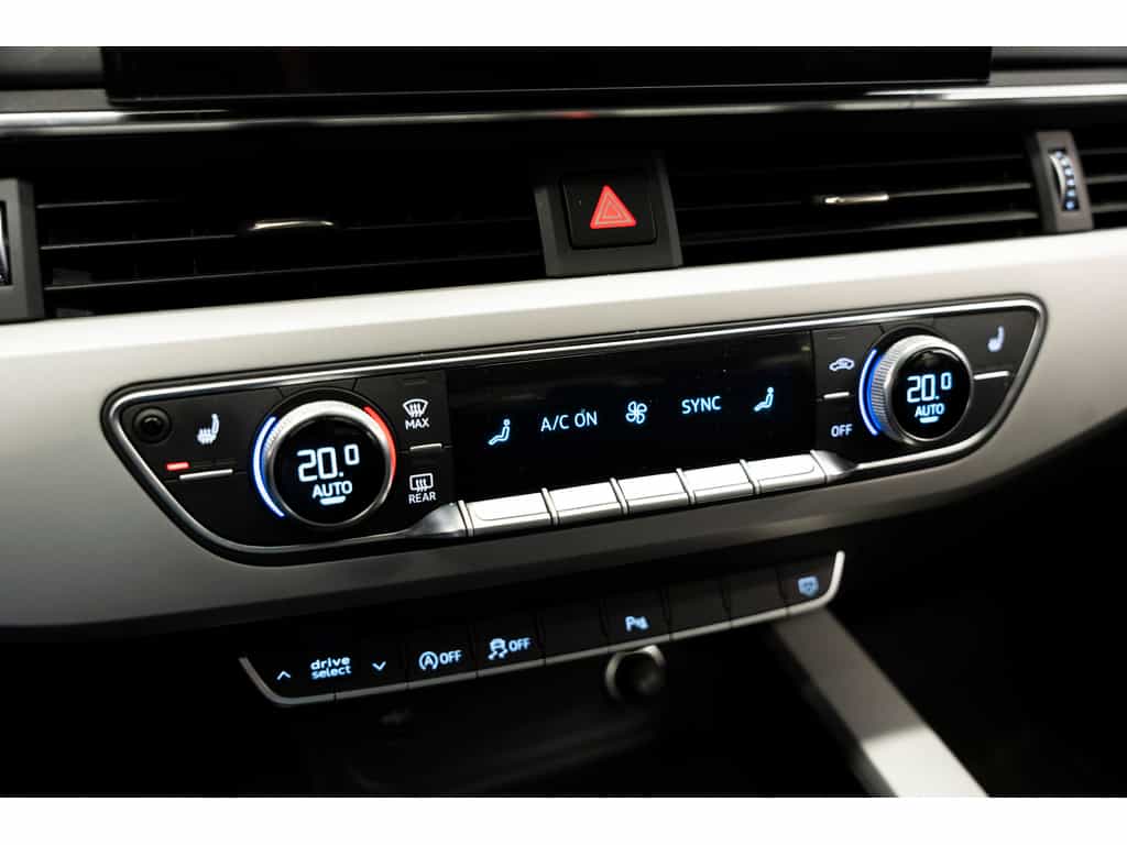 2021 Audi A4 45 Komfort Quattro Convenience Package - Image 25