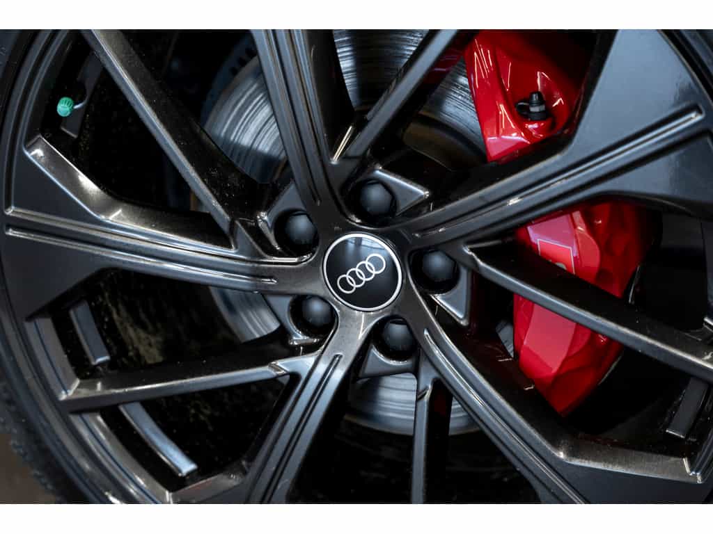 2024 Audi SQ5 Technik Black Optics Dynamic Package - Image 6