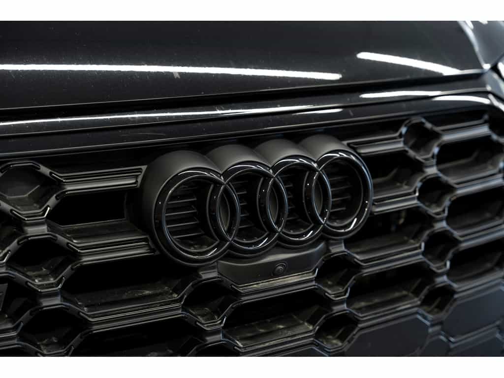 2024 Audi SQ5 Technik Black Optics Dynamic Package - Image 8