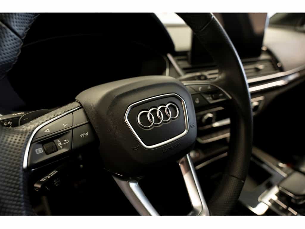 2024 Audi SQ5 Technik Black Optics Dynamic Package - Image 20