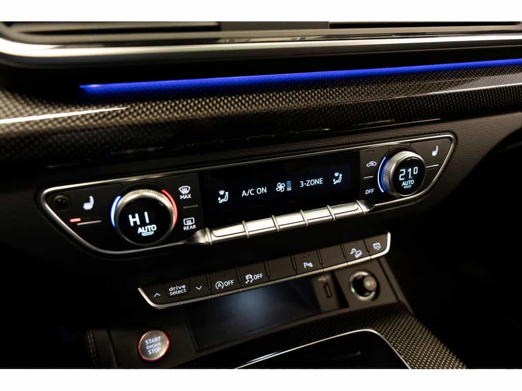 2024 Audi SQ5 Technik Black Optics Dynamic Package - Image 26