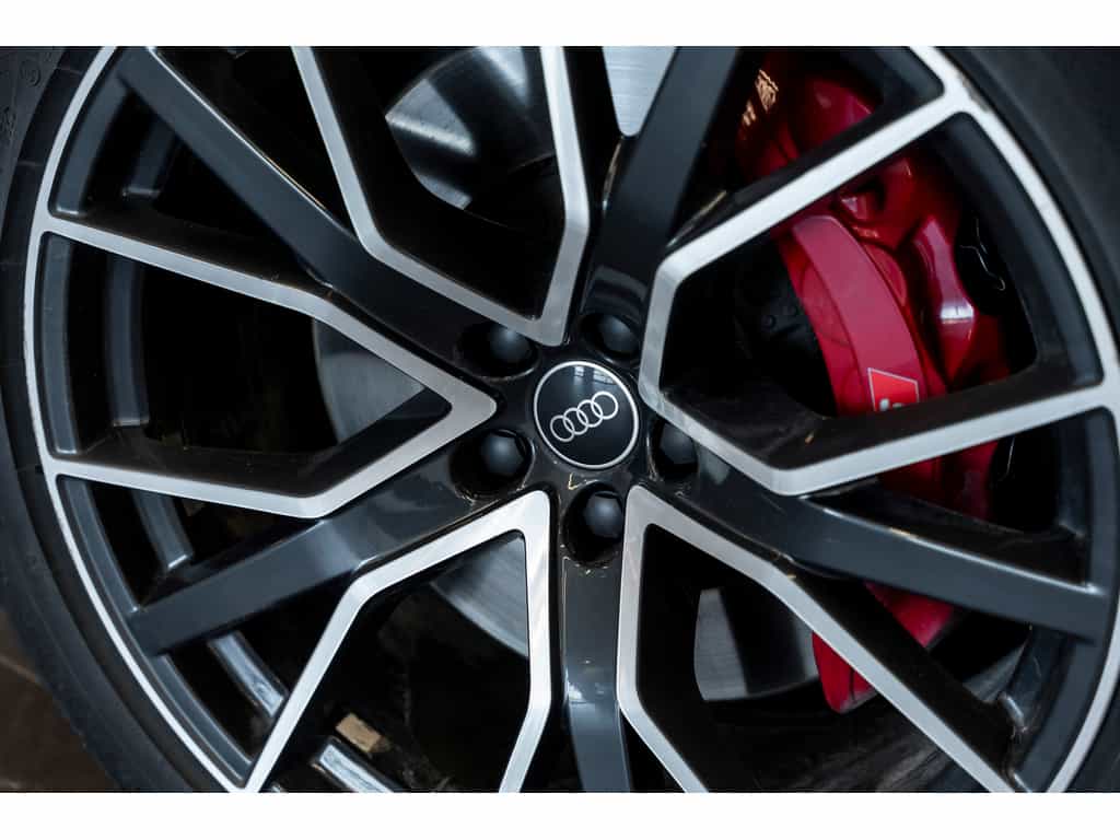 2023 Audi SQ8 V8 4.0L TFSI Black Optics - Image 8