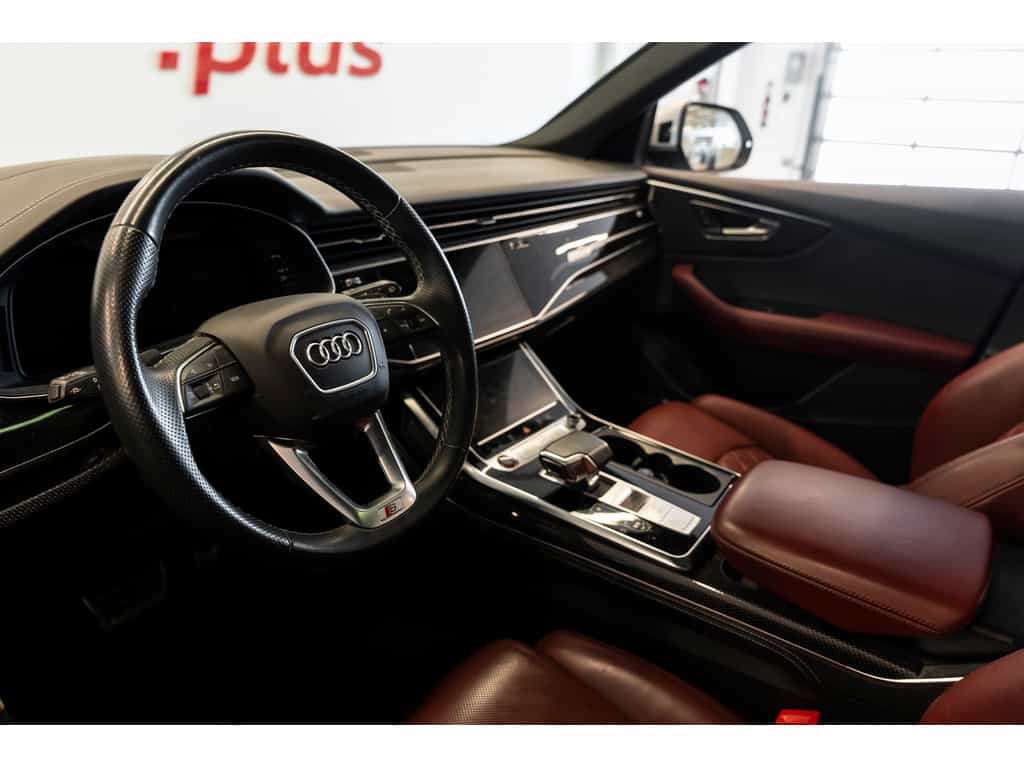 2023 Audi SQ8 V8 4.0L TFSI Black Optics - Image 10