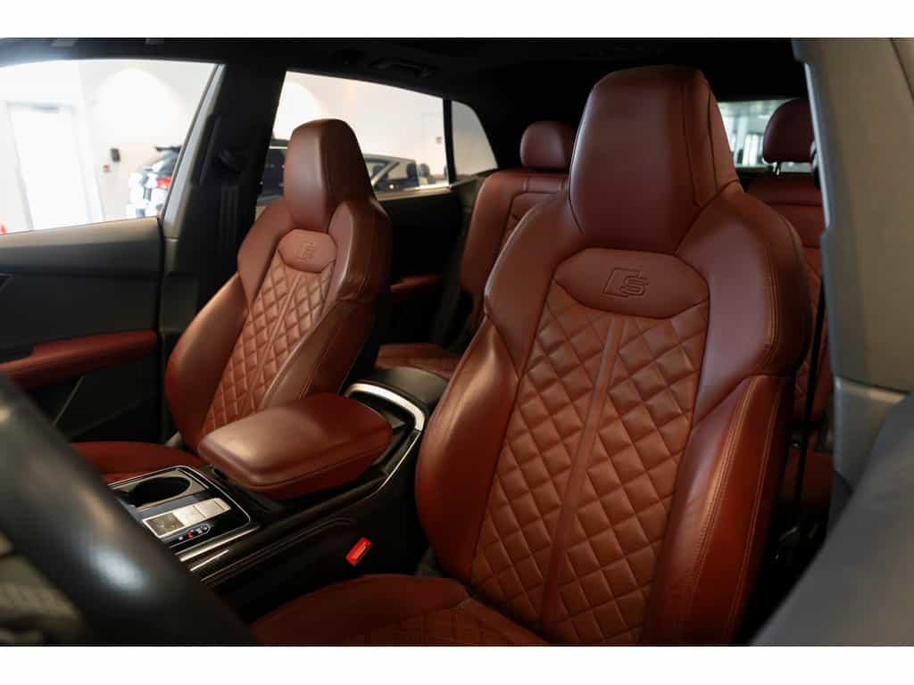 2023 Audi SQ8 V8 4.0L TFSI Black Optics - Image 14