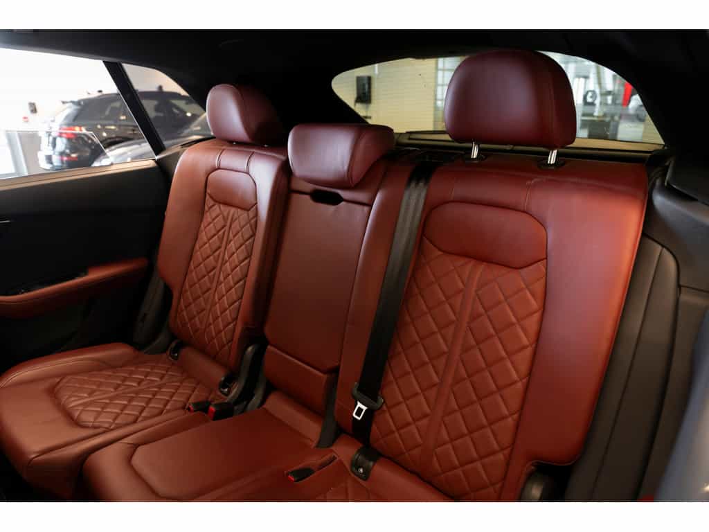 2023 Audi SQ8 V8 4.0L TFSI Black Optics - Image 16