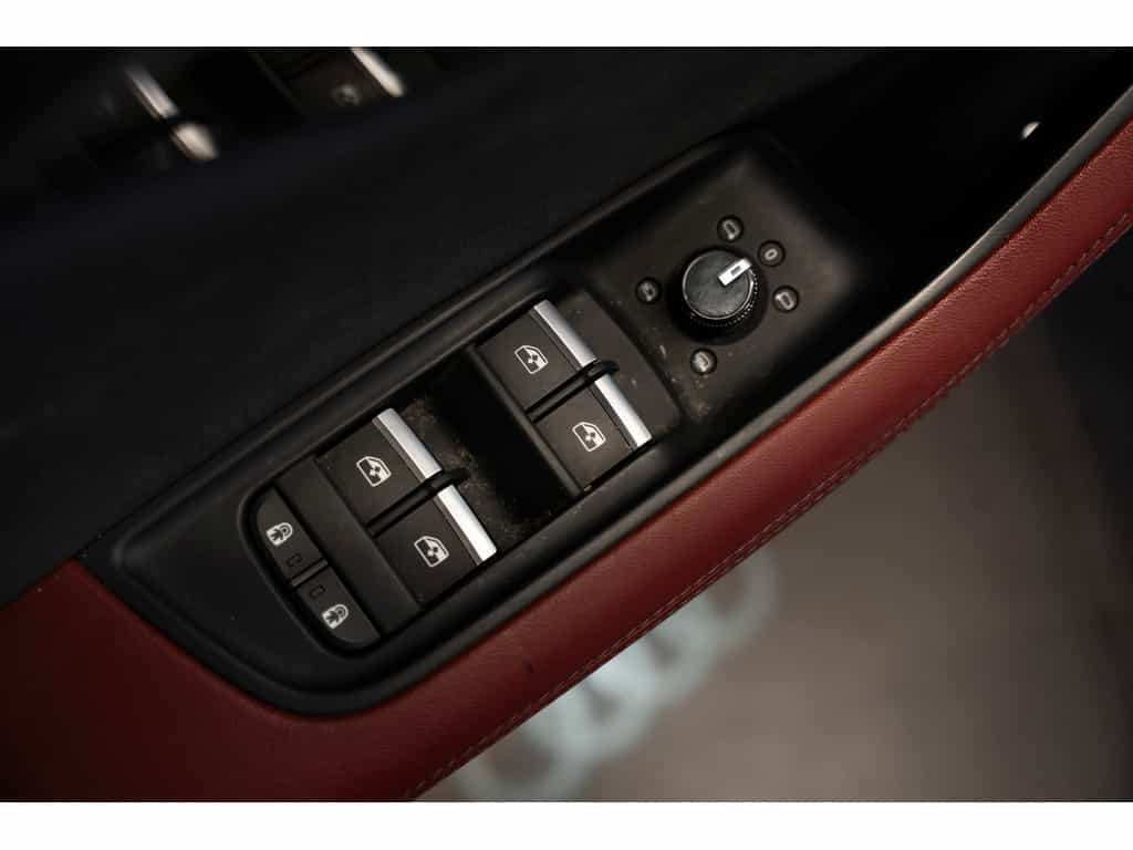 2023 Audi SQ8 V8 4.0L TFSI Black Optics - Image 23