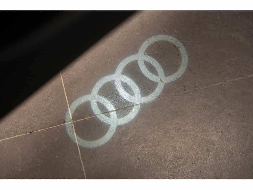 2023 Audi SQ8 V8 4.0L TFSI Black Optics - Image 24