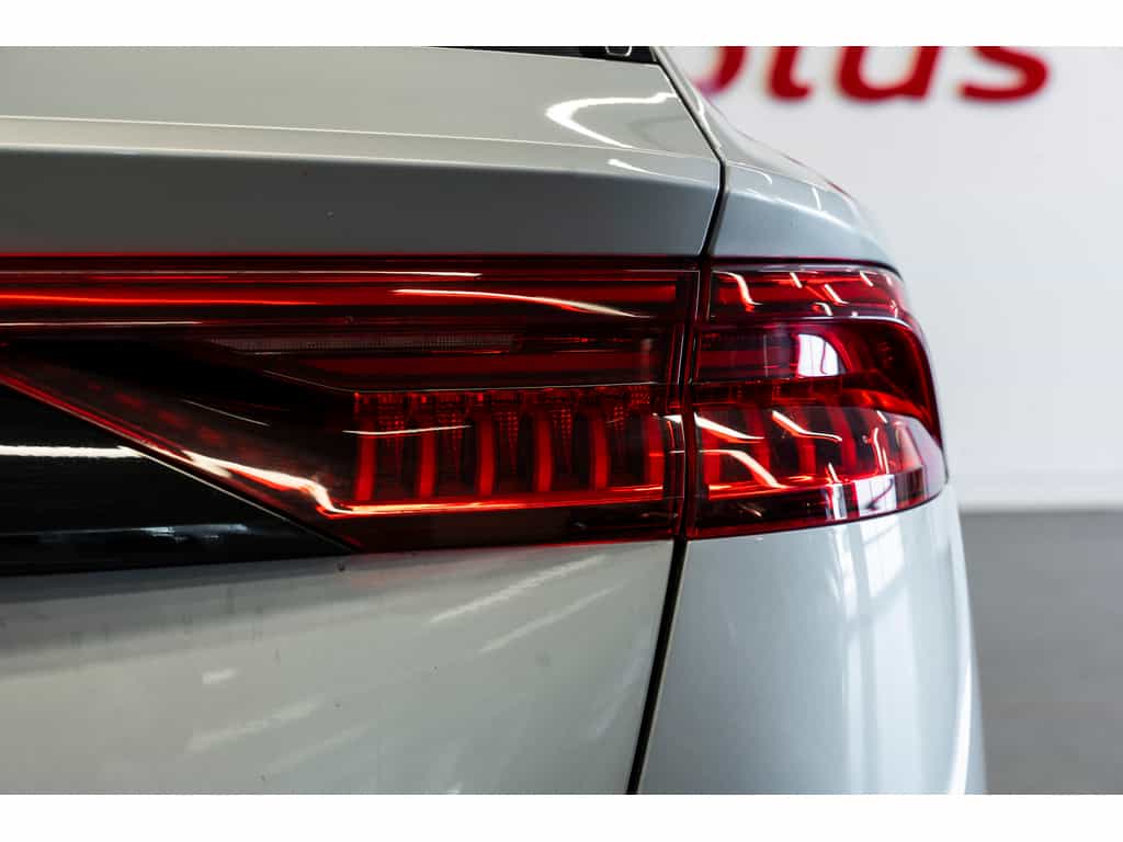 2023 Audi SQ8 V8 4.0L TFSI Black Optics - Image 27