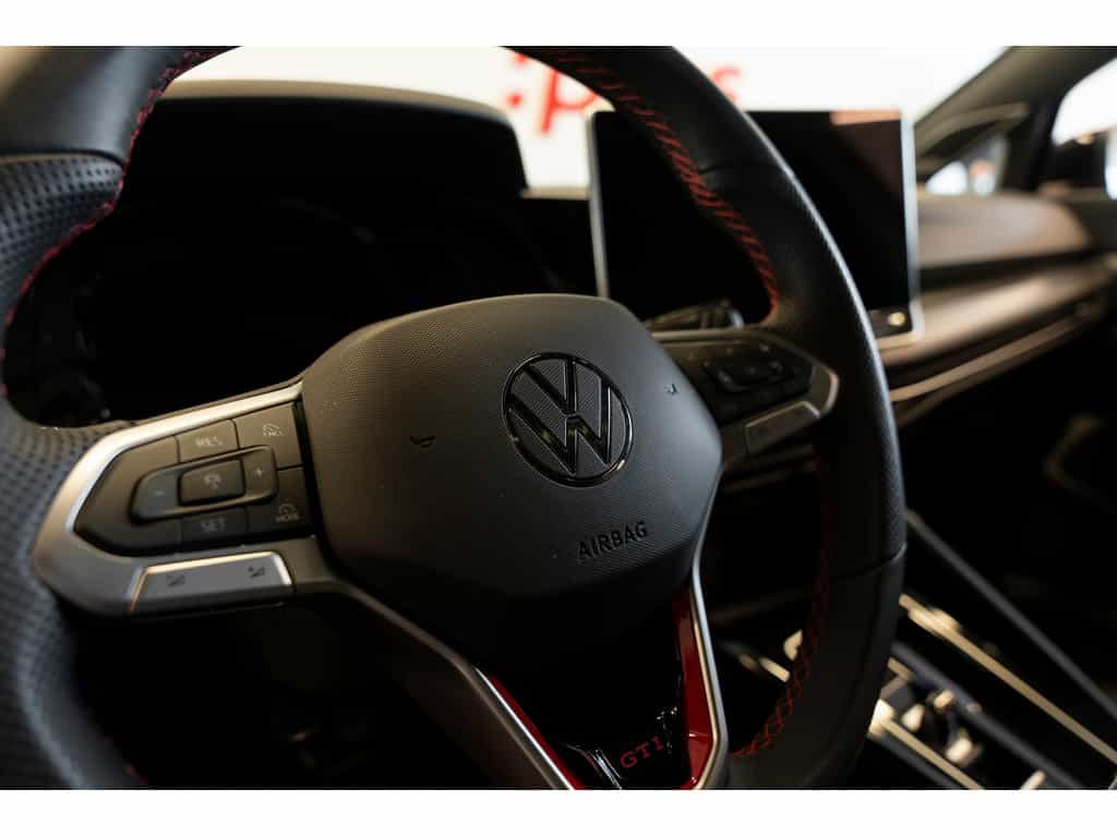 2025 Volkswagen Golf GTI Autobahn - Image 11