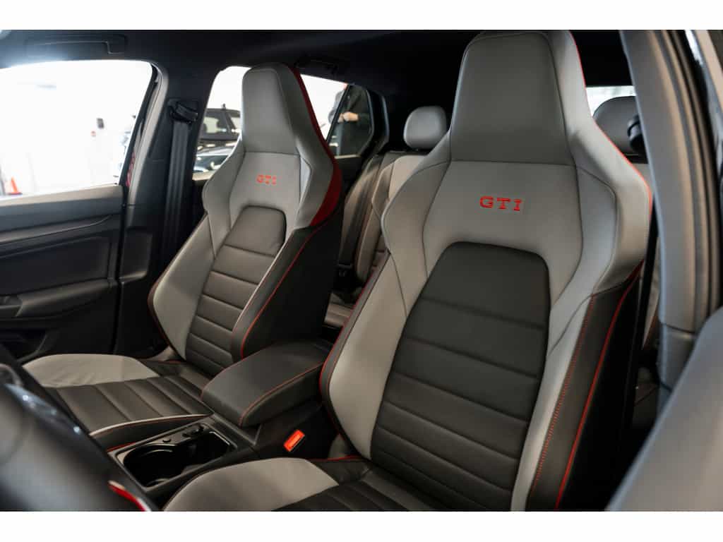 2025 Volkswagen Golf GTI Autobahn - Image 12