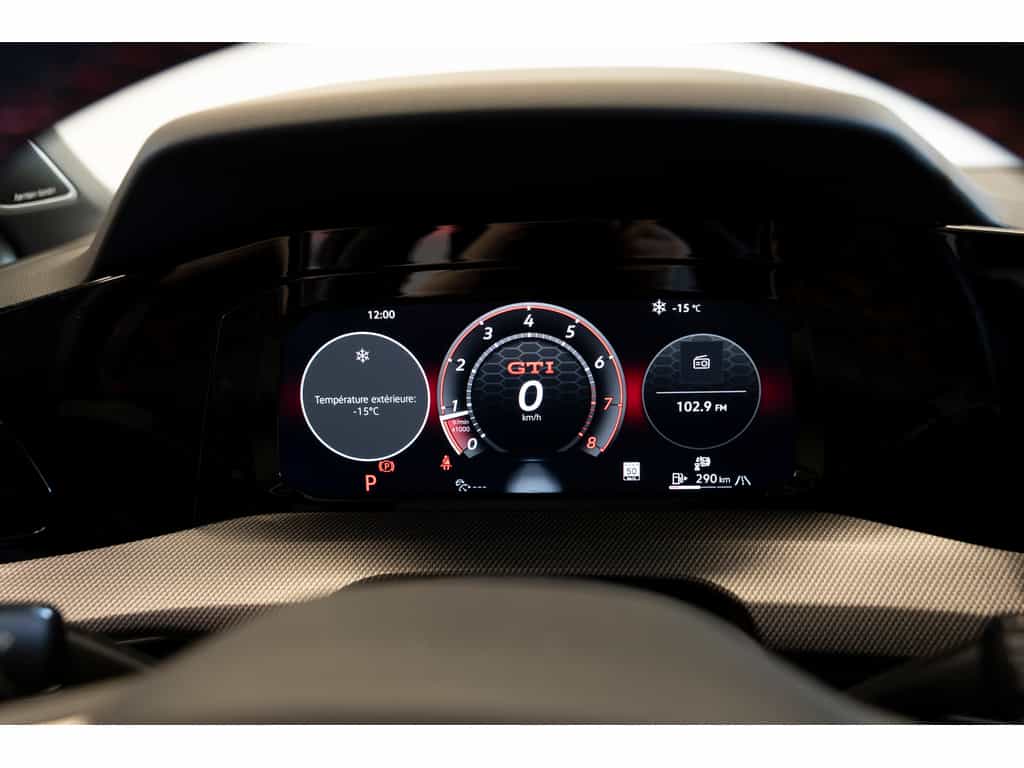 2025 Volkswagen Golf GTI Autobahn - Image 20