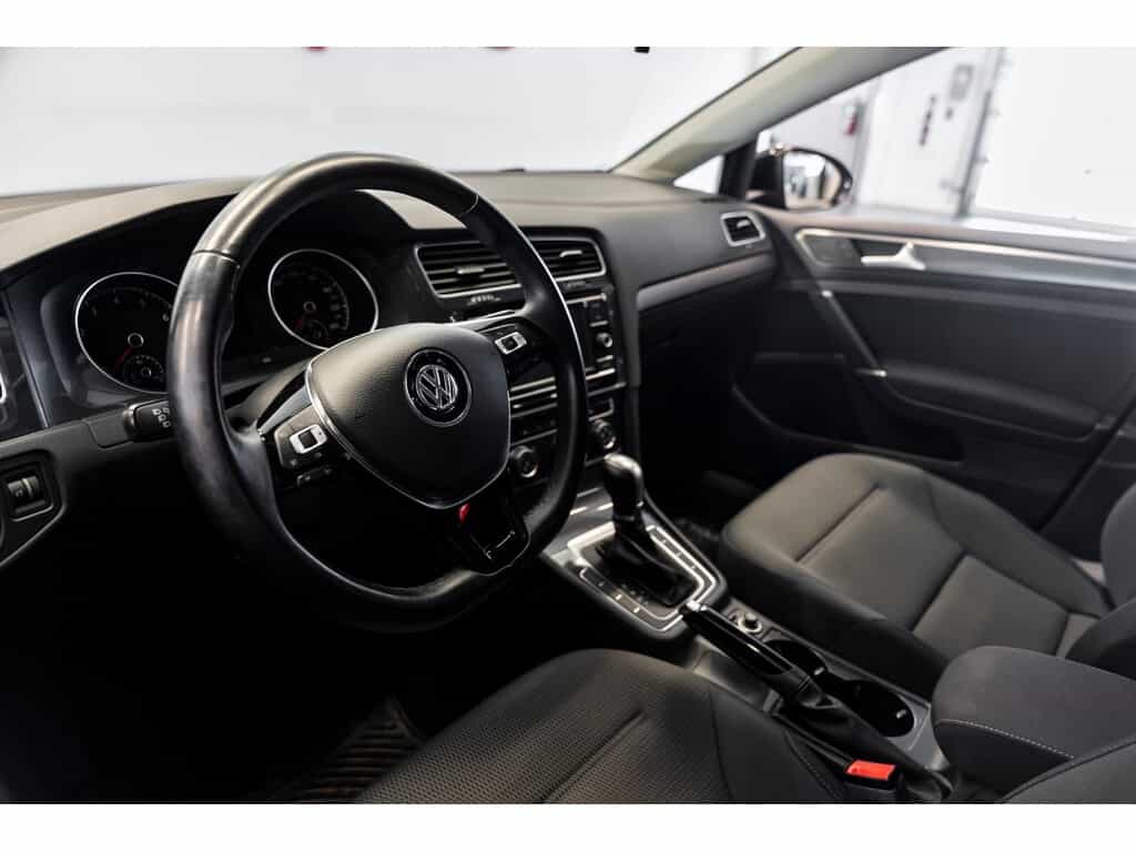 2018 Volkswagen Golf 1.8 TSI Trendline - Image 11