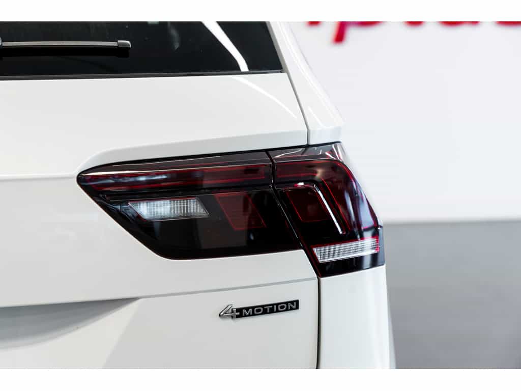2023 Volkswagen Tiguan Highline R-Line - Image 4