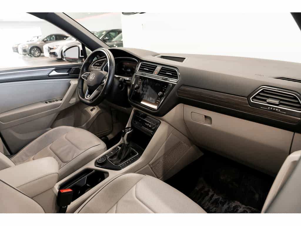 2023 Volkswagen Tiguan Highline R-Line - Image 6
