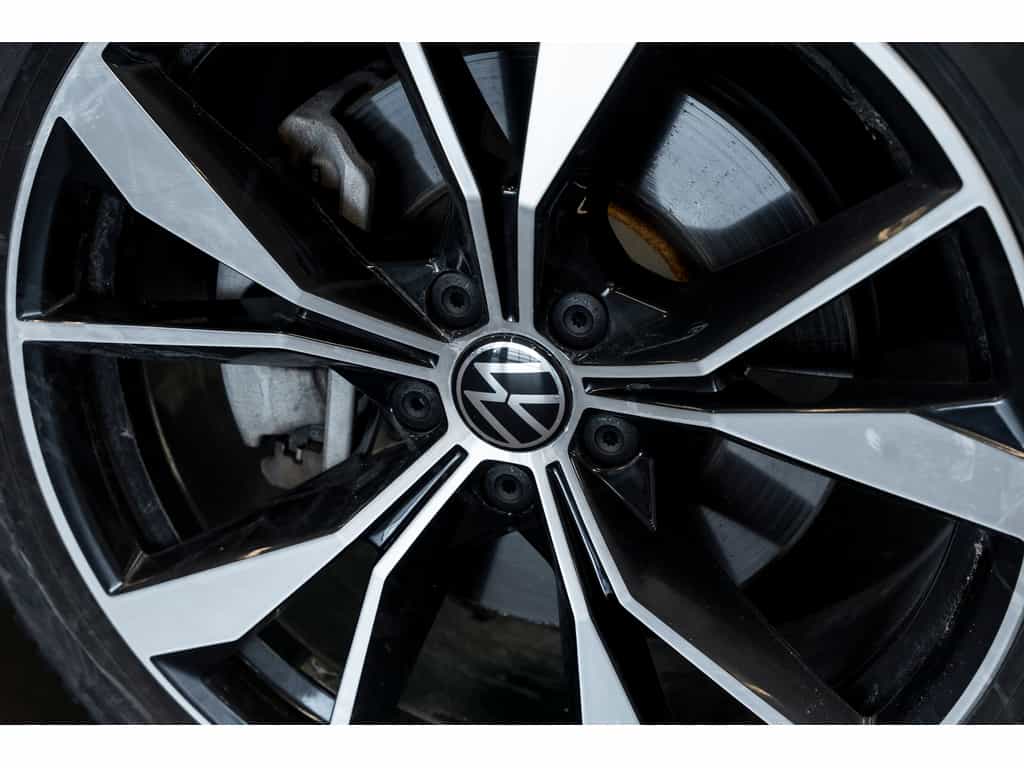 2023 Volkswagen Tiguan Highline R-Line - Image 8