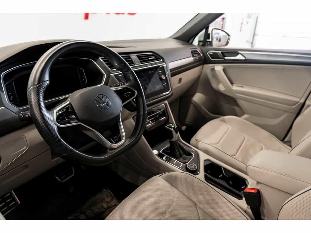 2023 Volkswagen Tiguan Highline R-Line - Image 10