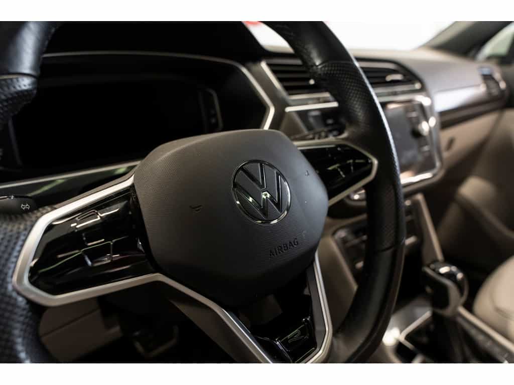 2023 Volkswagen Tiguan Highline R-Line - Image 11