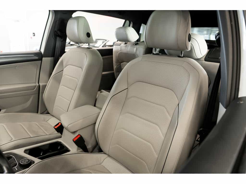 2023 Volkswagen Tiguan Highline R-Line - Image 12