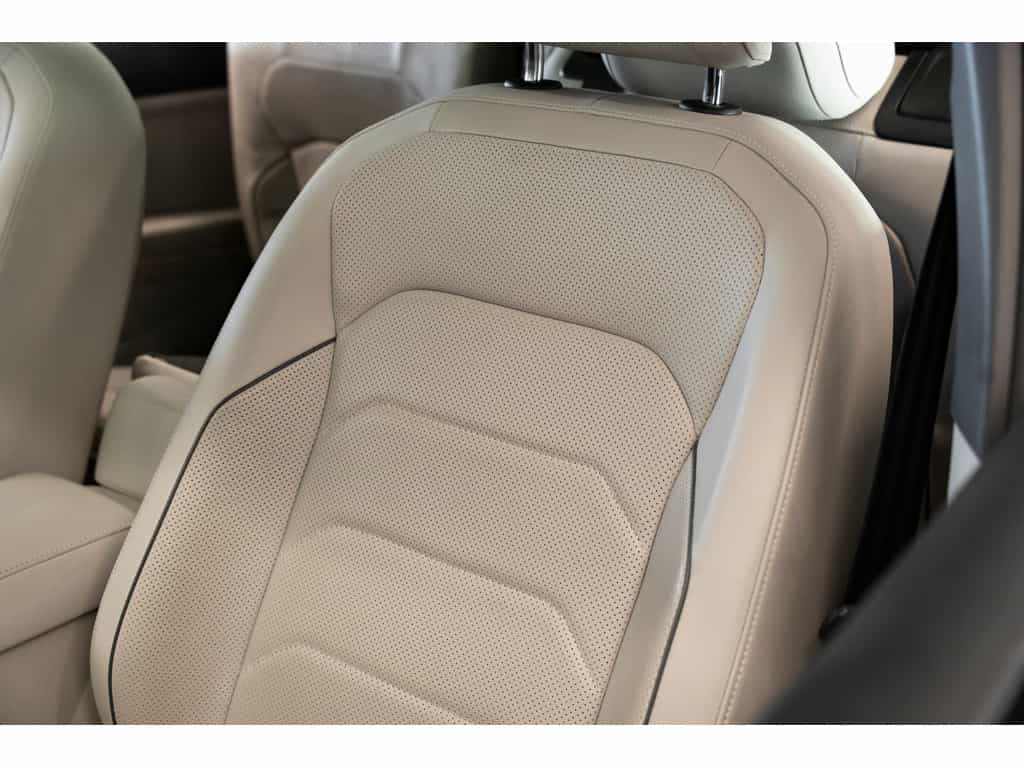 2023 Volkswagen Tiguan Highline R-Line - Image 14