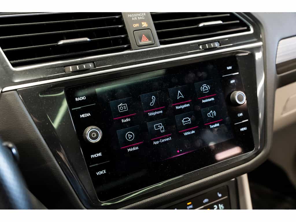 2023 Volkswagen Tiguan Highline R-Line - Image 16