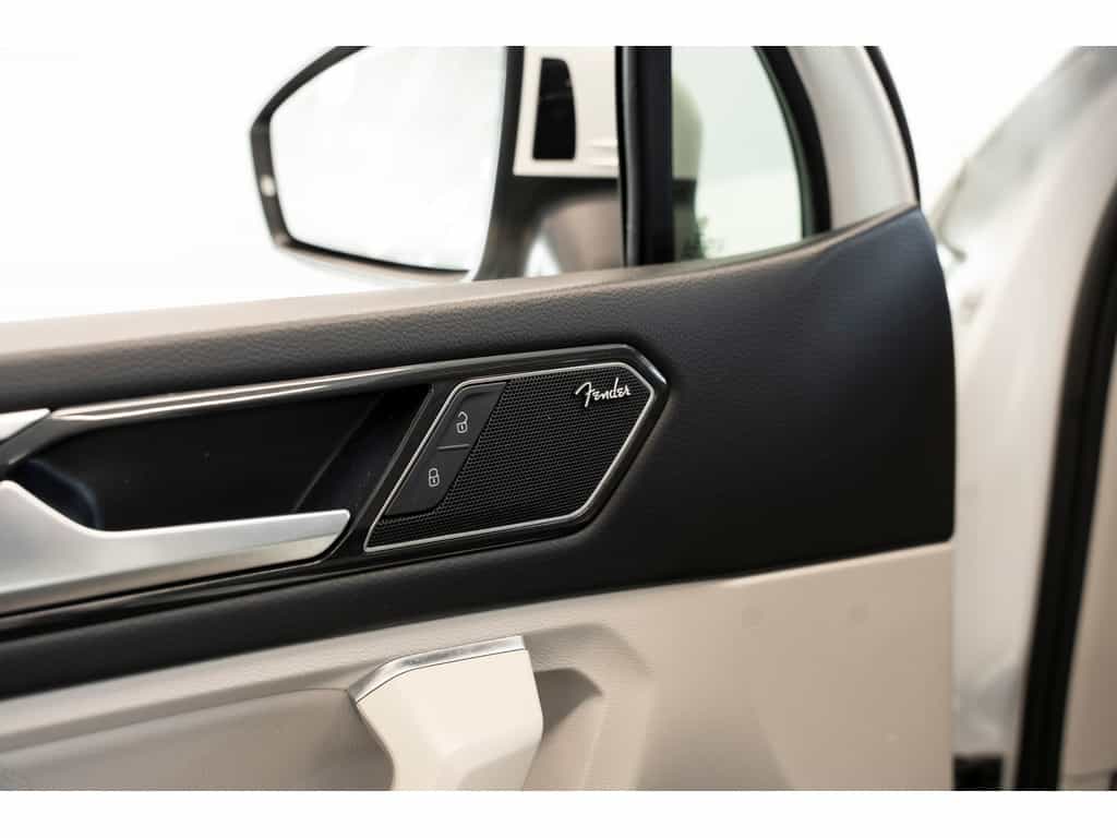 2023 Volkswagen Tiguan Highline R-Line - Image 20