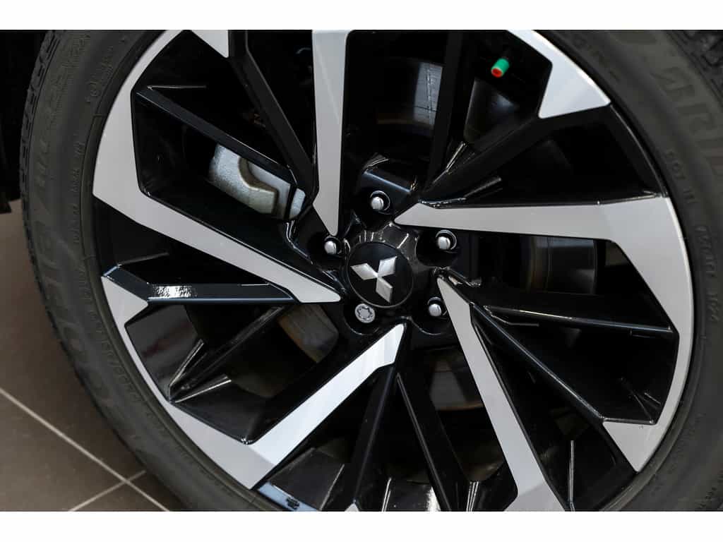 2024 Mitsubishi Outlander PHEV - Image 10