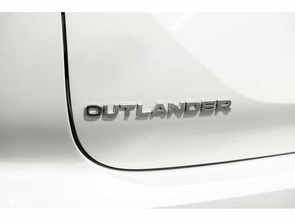 2024 Mitsubishi Outlander PHEV - Image 13